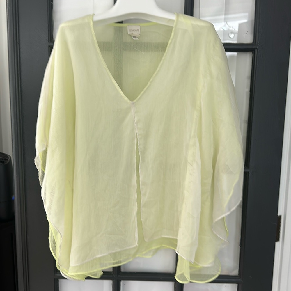Chicos layered yellow white chiffon poncho 🌿